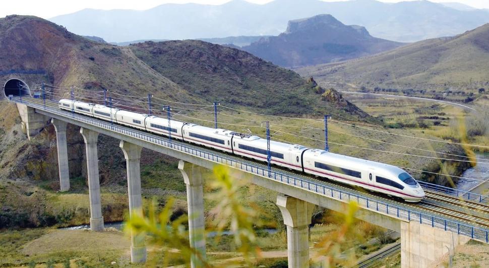 Cum arată trenurile de mare viteză din Egipt, care circulă cu 250 km/h și care străbat deșertul  1023656