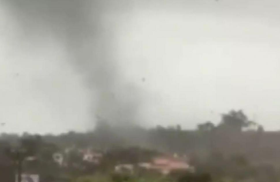 Imagini apocaliptice după o tornadă formată în Portugalia: 3 morţi şi 28 de răniţi 1023779