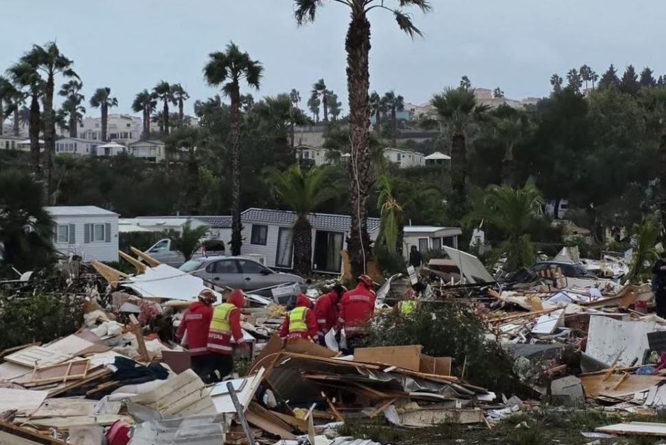 Imagini apocaliptice după o tornadă formată în Portugalia: 3 morţi şi 28 de răniţi 1023783