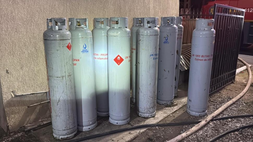 Incendiu la o pensiune din Tulcea: aproape 50 de oameni s-au autoevacuat, iar administratorul clăririi a suferit arsuri 1023813