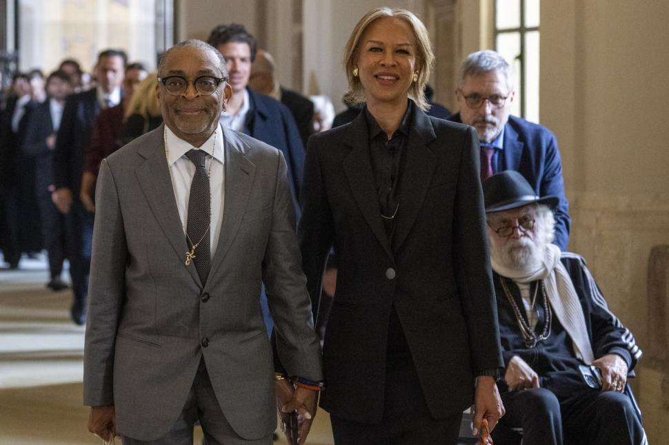 Papa Leon s-a întâlnit la Vatican cu vedete de la Hollywood. Ce cadou a primit Suveranul Pontif din partea regizorului Spike Lee  1023806