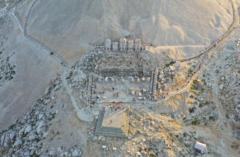 Povestea regelui care și-a ridicat propriul templu al nemuririi. Muntele Nemrut ascunde un mister vechi de 2.000 de ani 1022841