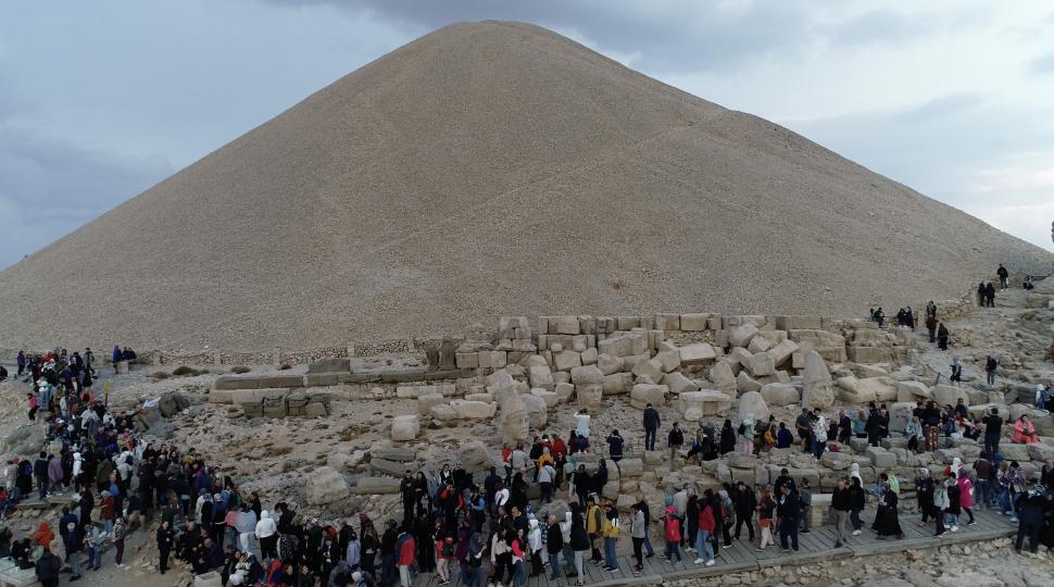 Povestea regelui care și-a ridicat propriul templu al nemuririi. Muntele Nemrut ascunde un mister vechi de 2.000 de ani 1022843