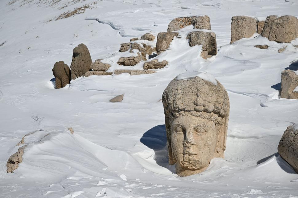 Povestea regelui care și-a ridicat propriul templu al nemuririi. Muntele Nemrut ascunde un mister vechi de 2.000 de ani 1022851