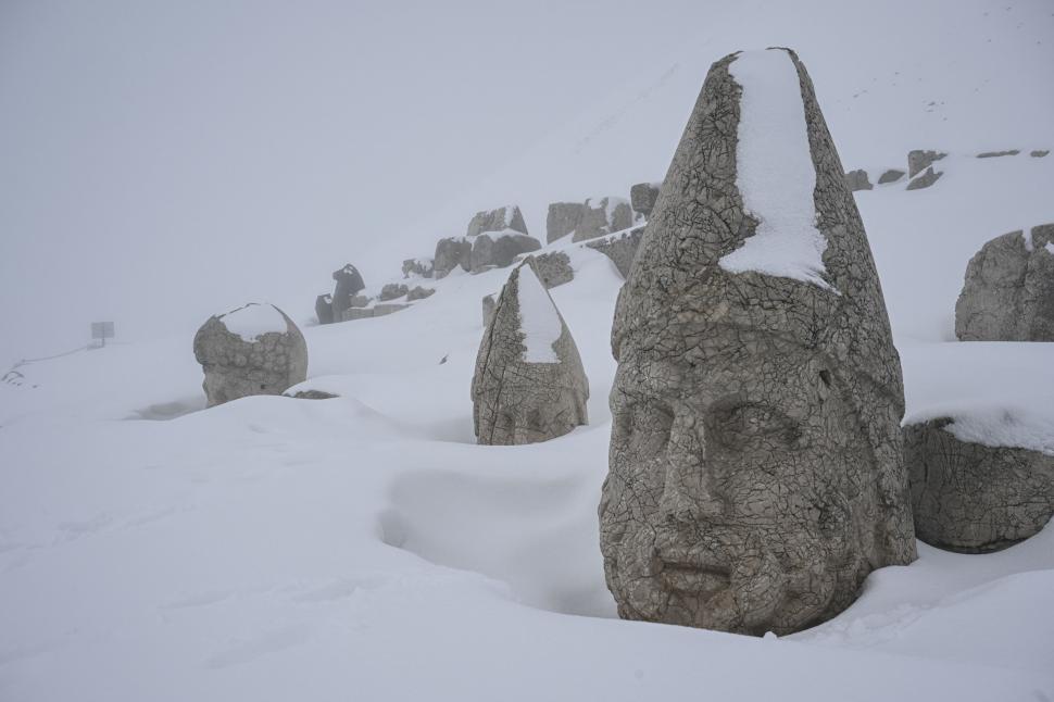 Povestea regelui care și-a ridicat propriul templu al nemuririi. Muntele Nemrut ascunde un mister vechi de 2.000 de ani 1022858