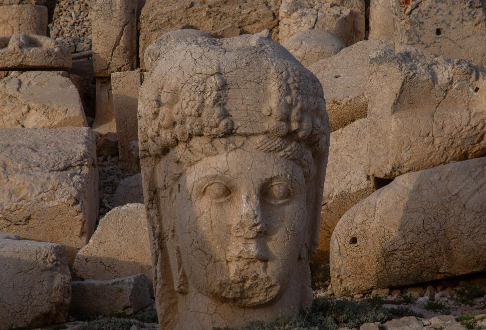 Povestea regelui care și-a ridicat propriul templu al nemuririi. Muntele Nemrut ascunde un mister vechi de 2.000 de ani 1022860