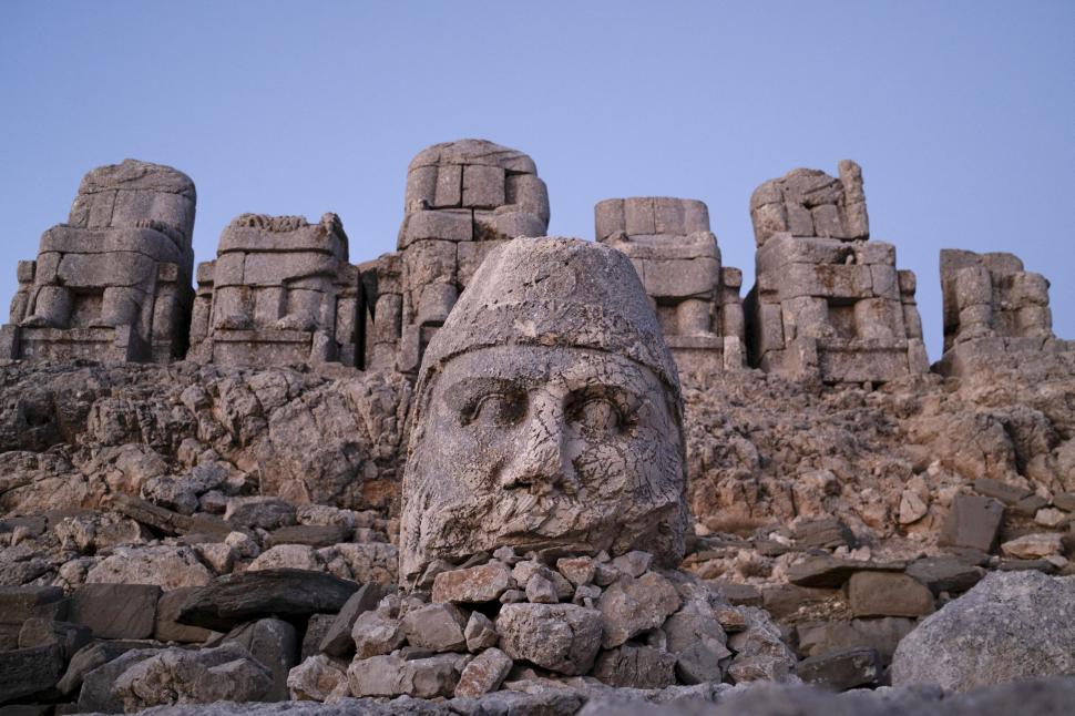 Povestea regelui care și-a ridicat propriul templu al nemuririi. Muntele Nemrut ascunde un mister vechi de 2.000 de ani 1022864