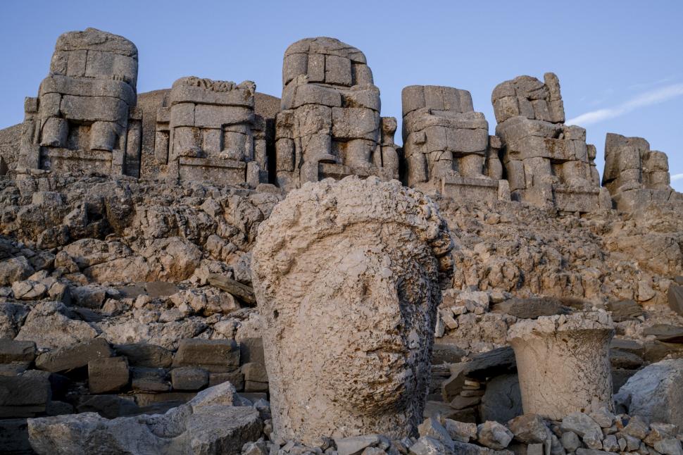 Povestea regelui care și-a ridicat propriul templu al nemuririi. Muntele Nemrut ascunde un mister vechi de 2.000 de ani 1022865