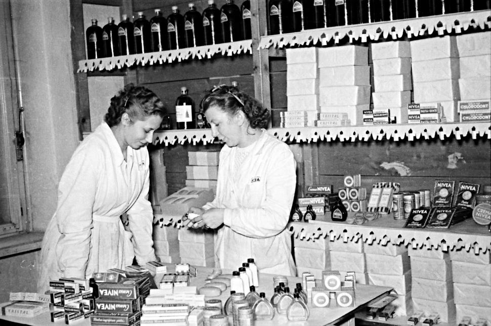 Așa arăta fabrica Nivea din Brașov, în 1954: Imagini de arhivă și istoria fascinantă a cunoscutului laborator de creme din România 1023055