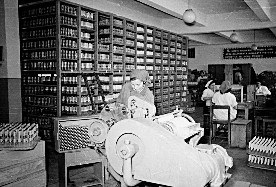 Așa arăta fabrica Nivea din Brașov, în 1954: Imagini de arhivă și istoria fascinantă a cunoscutului laborator de creme din România 1023058