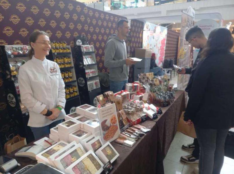 Ciocolată cu jumări, cu leuștean sau colivă şi parfumuri cu aromă de palincă și dulceață la Festivalul Ciocolatei din Iaşi 1023892