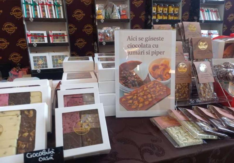 Ciocolată cu jumări, cu leuștean sau colivă şi parfumuri cu aromă de palincă și dulceață la Festivalul Ciocolatei din Iaşi 1023895
