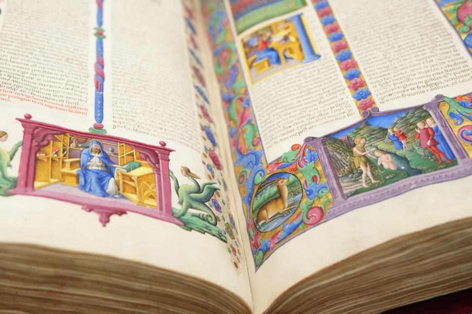 Imagini rare cu o Biblie veche de 6 secole, ilustrată cu aur. "Mona Lisa a manuscriselor iluminate" a fost expusă la Roma  1023837