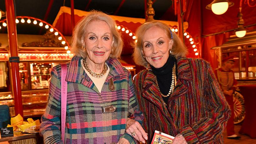 Celebrele gemene Alice şi Ellen Kessler au murit în acelaşi timp. Spuneau că îşi doresc ca cenuşa lor să fie în aceeași urnă 1024145