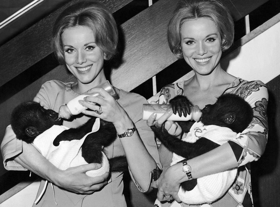 Celebrele gemene Alice şi Ellen Kessler au murit în acelaşi timp. Spuneau că îşi doresc ca cenuşa lor să fie în aceeași urnă 1024155