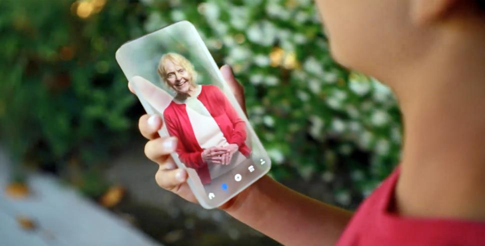 O companie de AI a lansat o aplicație prin care poți vorbi cu oamenii dragi care au murit. Un fost star Disney e fondatorul 1023963