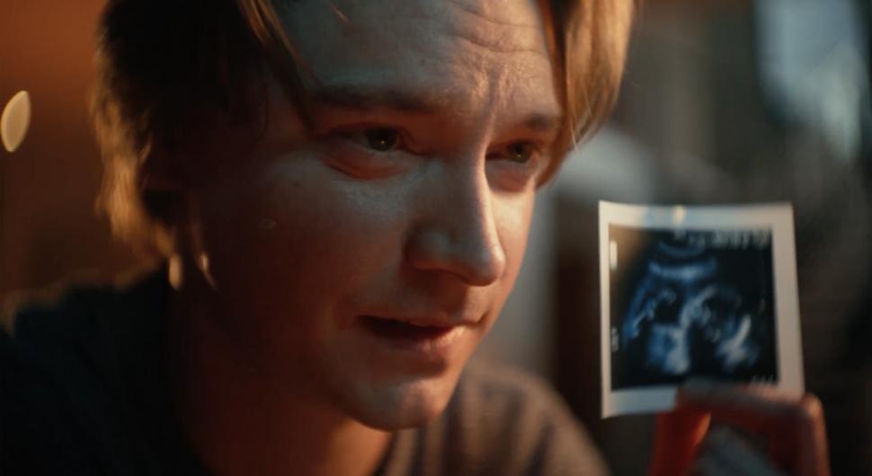 O companie de AI a lansat o aplicație prin care poți vorbi cu oamenii dragi care au murit. Un fost star Disney e fondatorul 1023964