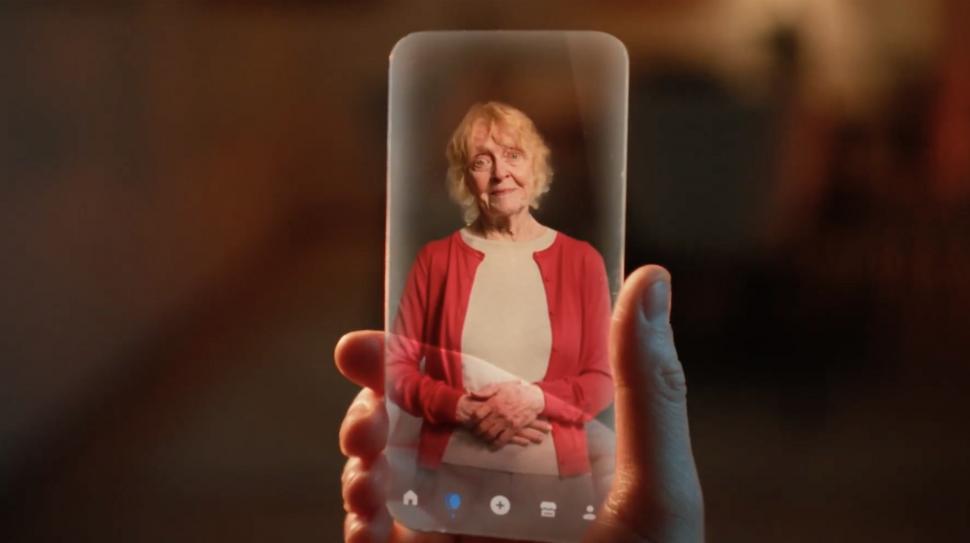 O companie de AI a lansat o aplicație prin care poți vorbi cu oamenii dragi care au murit. Un fost star Disney e fondatorul 1023966