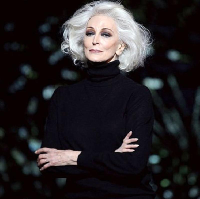 Carmen are 94 de ani și încă lucrează ca fotomodel. A apărut de curând pe coperta Vogue 1024320