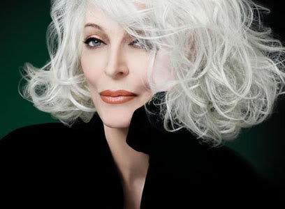 Carmen are 94 de ani și încă lucrează ca fotomodel. A apărut de curând pe coperta Vogue 1024326