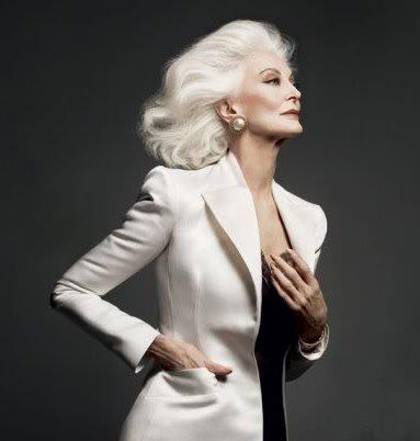 Carmen are 94 de ani și încă lucrează ca fotomodel. A apărut de curând pe coperta Vogue 1024330