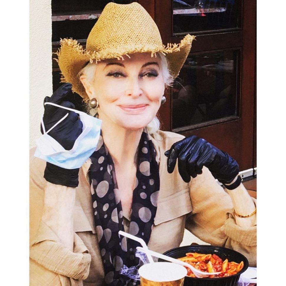 Carmen are 94 de ani și încă lucrează ca fotomodel. A apărut de curând pe coperta Vogue 1024360