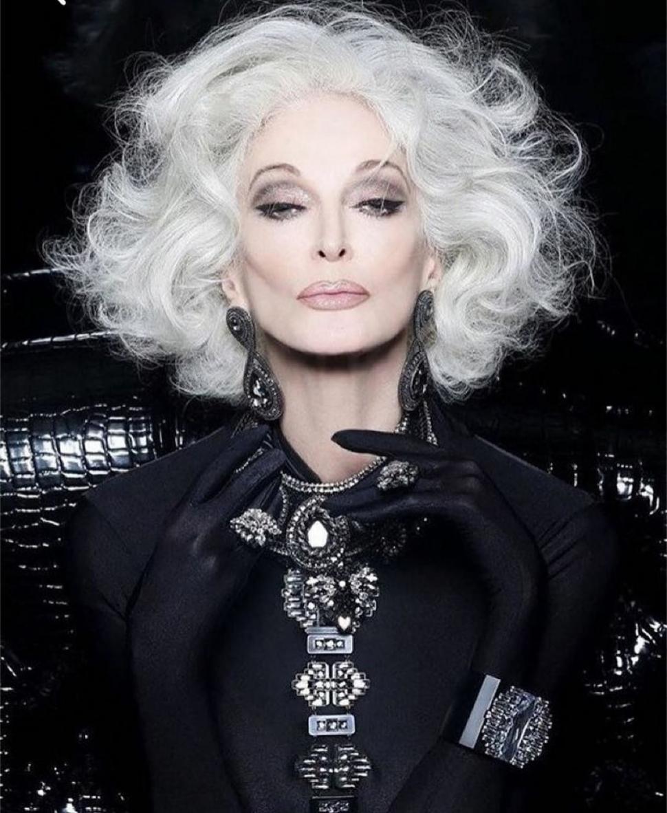 Carmen are 94 de ani și încă lucrează ca fotomodel. A apărut de curând pe coperta Vogue 1024363