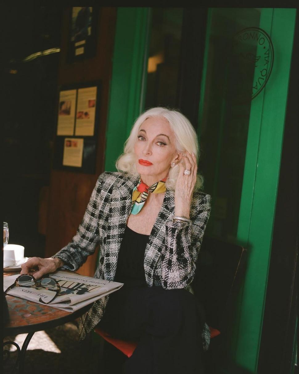 Carmen are 94 de ani și încă lucrează ca fotomodel. A apărut de curând pe coperta Vogue 1024368