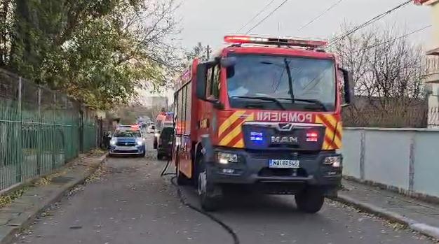 Panică în Constanța, după ce o mașină a intrat într-o țeavă de gaz. Un liceu a fost evacuat. Alimentarea cu gaze în zonă a fost oprită 1024237