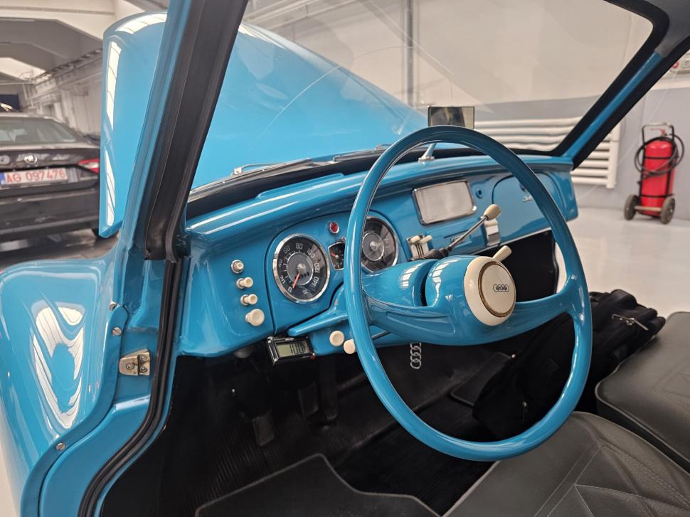 Un model DKW 3=6 Sonderklasse, construit de predecesorul AUDI în urmă cu 65 de ani, a intrat pe poarta RAR Grivița 1024272