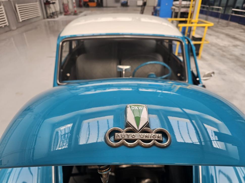 Un model DKW 3=6 Sonderklasse, construit de predecesorul AUDI în urmă cu 65 de ani, a intrat pe poarta RAR Grivița 1024273