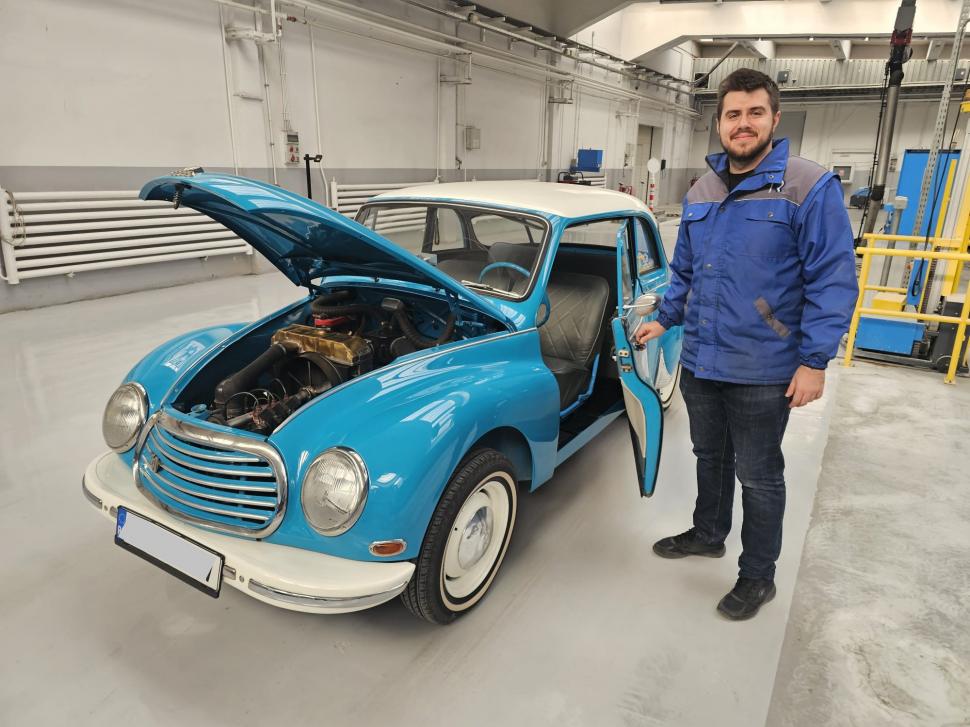 Un model DKW 3=6 Sonderklasse, construit de predecesorul AUDI în urmă cu 65 de ani, a intrat pe poarta RAR Grivița 1024276