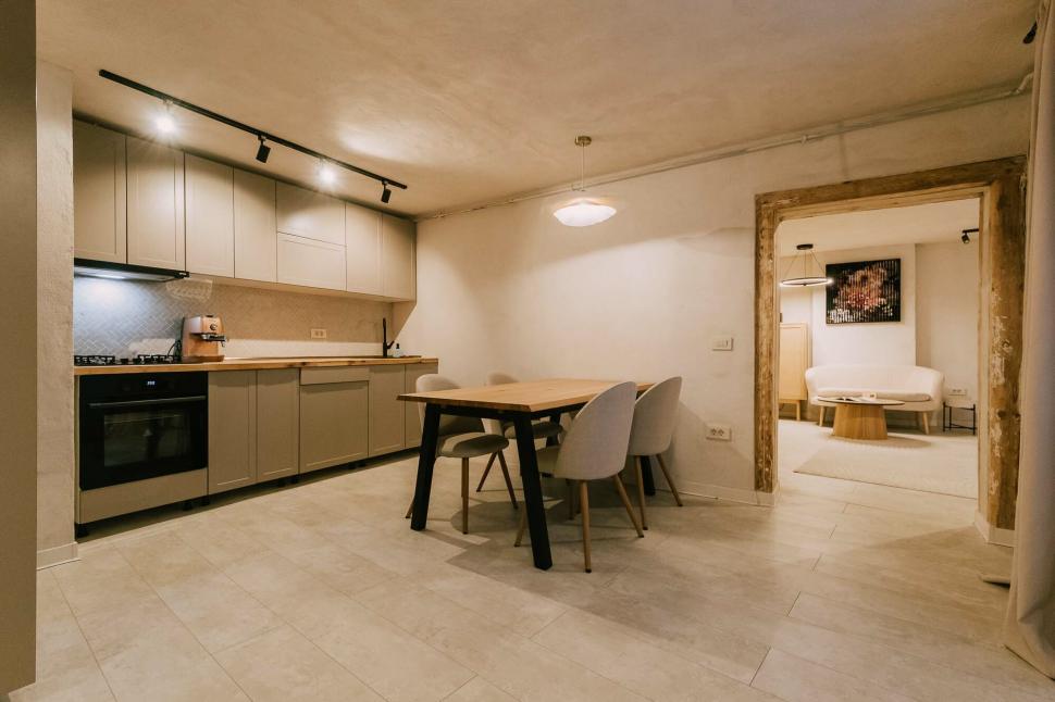 Prima tranzacţie imobiliară din România plătită în criptomonede, la Brașov: Cum arată apartamentul din centru cumpărat cu euro virtuali 1024589