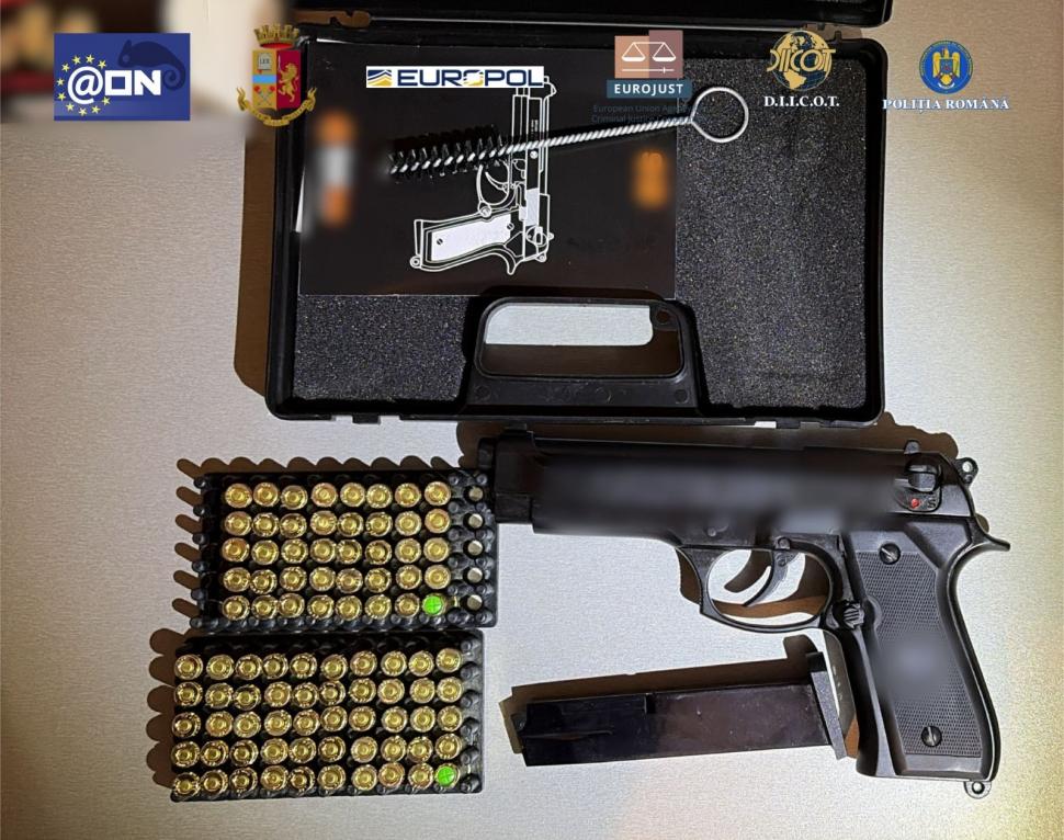 Proxeneții din Iași care exploatau fete la Roma au fost săltați, după zeci de percheziții. Bani, mașini și armament, confiscate 1024502