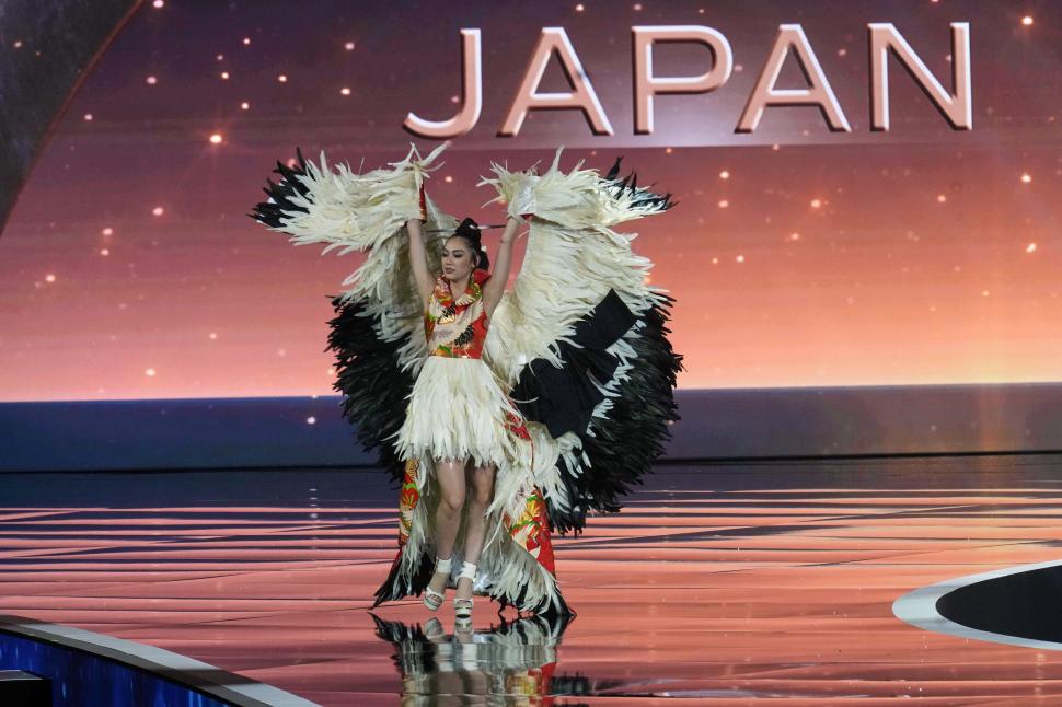 Scandal uriaș la Miss Univers. Doi jurați au demisionat, unul acuză că finalistele au fost alese deja  1024749