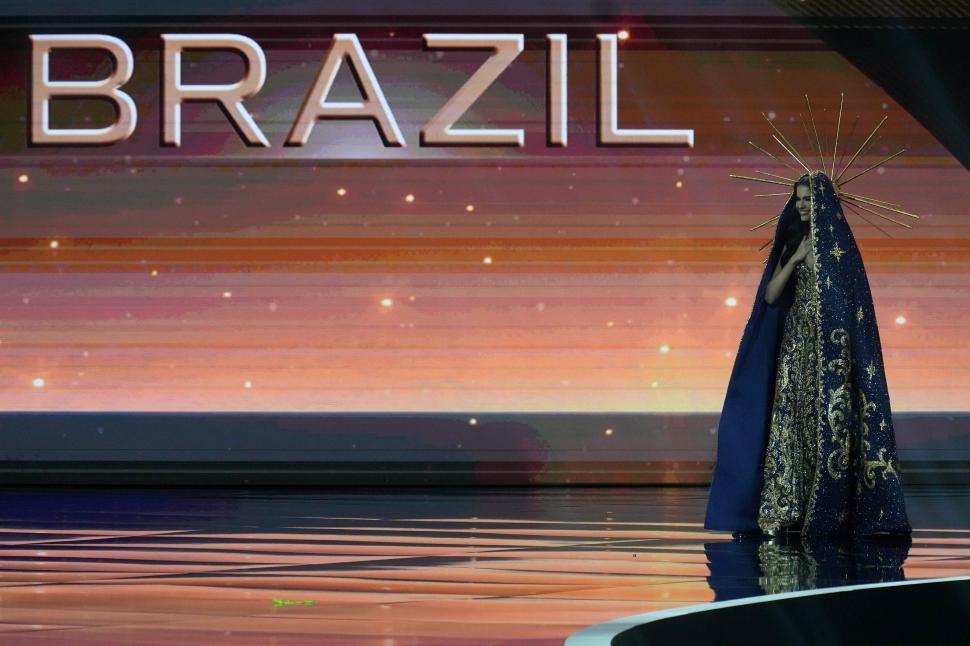 Scandal uriaș la Miss Univers. Doi jurați au demisionat, unul acuză că finalistele au fost alese deja  1024754