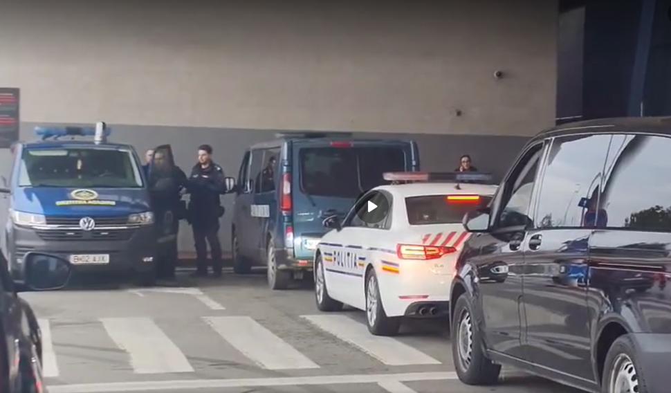 Primele imagini cu Horațiu Potra, adus sub escortă în România: „Mă bucur că am prins o zi ploioasă. A fost un zbor plăcut” 1024988