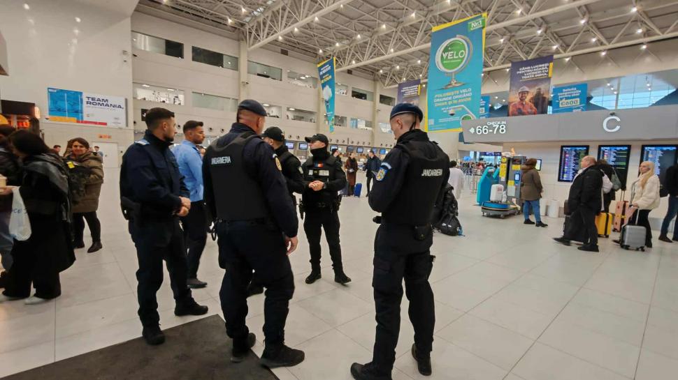 Primele imagini cu Horațiu Potra, adus sub escortă în România: „Mă bucur că am prins o zi ploioasă. A fost un zbor plăcut” 1024994