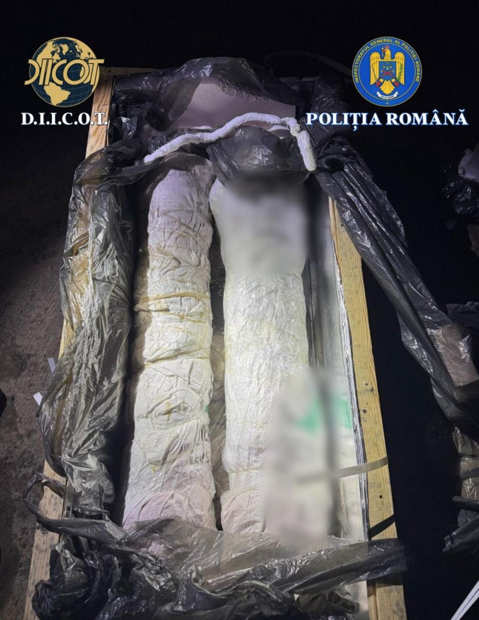 Imagini cu rachetele antitanc din camionul oprit la granița cu R. Moldova. Erau declarate fier vechi și mergeau în Israel 1025315