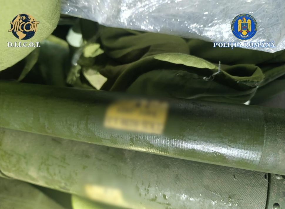 Imagini cu rachetele antitanc din camionul oprit la granița cu R. Moldova. Erau declarate fier vechi și mergeau în Israel 1025316