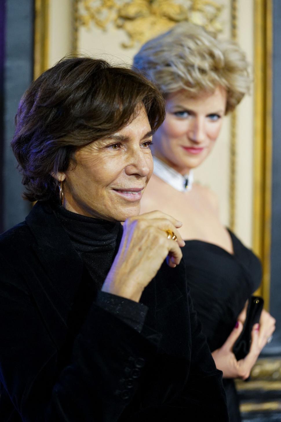 Noua statuie de ceară a Prinţesei Diana, în emblematica "revenge dress", a fost expusă într-un muzeu din Paris 1025157