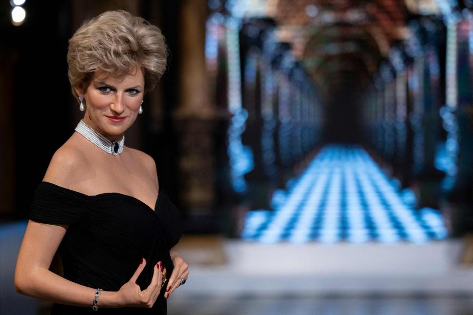 Noua statuie de ceară a Prinţesei Diana, în emblematica "revenge dress", a fost expusă într-un muzeu din Paris 1025160