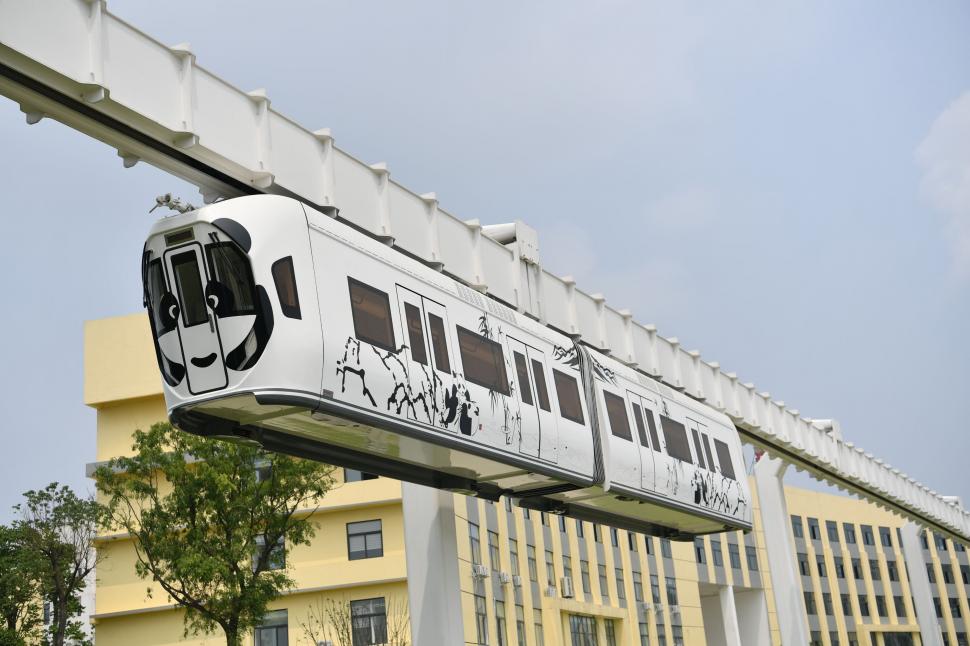 Primul oraș din România care ar putea avea tren suspendat. Proiectul, susținut cu finanțare europeană 1025201