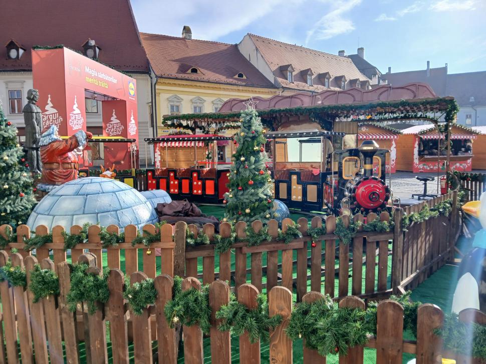 Am fost la târgul de Crăciun din Sibiu. Totul despre ediția din 2025. Plus: cât costă, de fapt, cartoful spiralat 1025248