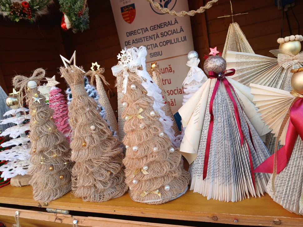 Am fost la târgul de Crăciun din Sibiu. Totul despre ediția din 2025. Plus: cât costă, de fapt, cartoful spiralat 1025293