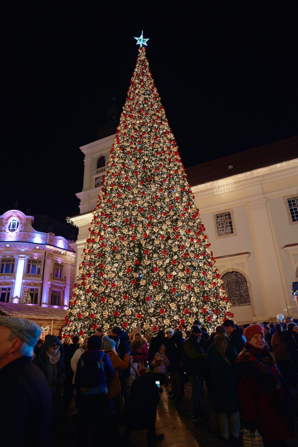 Am fost la târgul de Crăciun din Sibiu. Totul despre ediția din 2025. Plus: cât costă, de fapt, cartoful spiralat 1025399