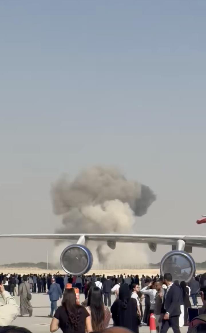 Un avion de vânătoare s-a prăbușit în Dubai, la un show aviatic: Pilotul a murit pe loc. Primele imagini cu momentul accidentului 1025349