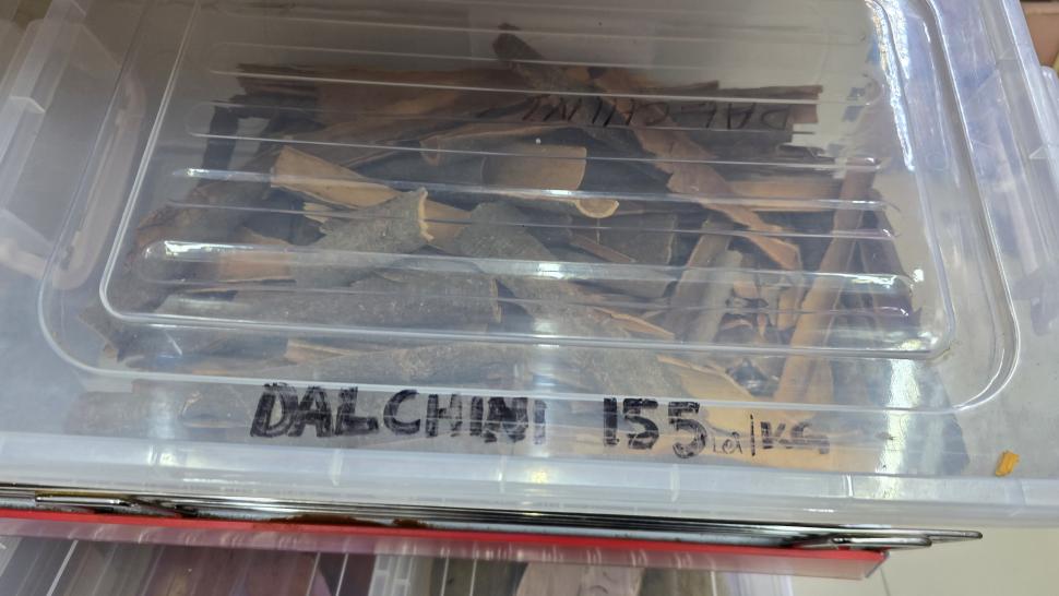 Magazinele neștiute din București unde se vând legume și fructe despre care nu știai că există. Plus pește Rohu 1025472