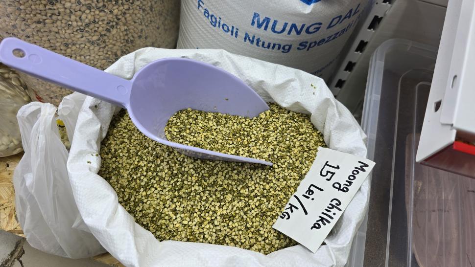 Magazinele neștiute din București unde se vând legume și fructe despre care nu știai că există. Plus pește Rohu 1025473