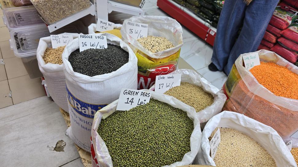 Magazinele neștiute din București unde se vând legume și fructe despre care nu știai că există. Plus pește Rohu 1025474